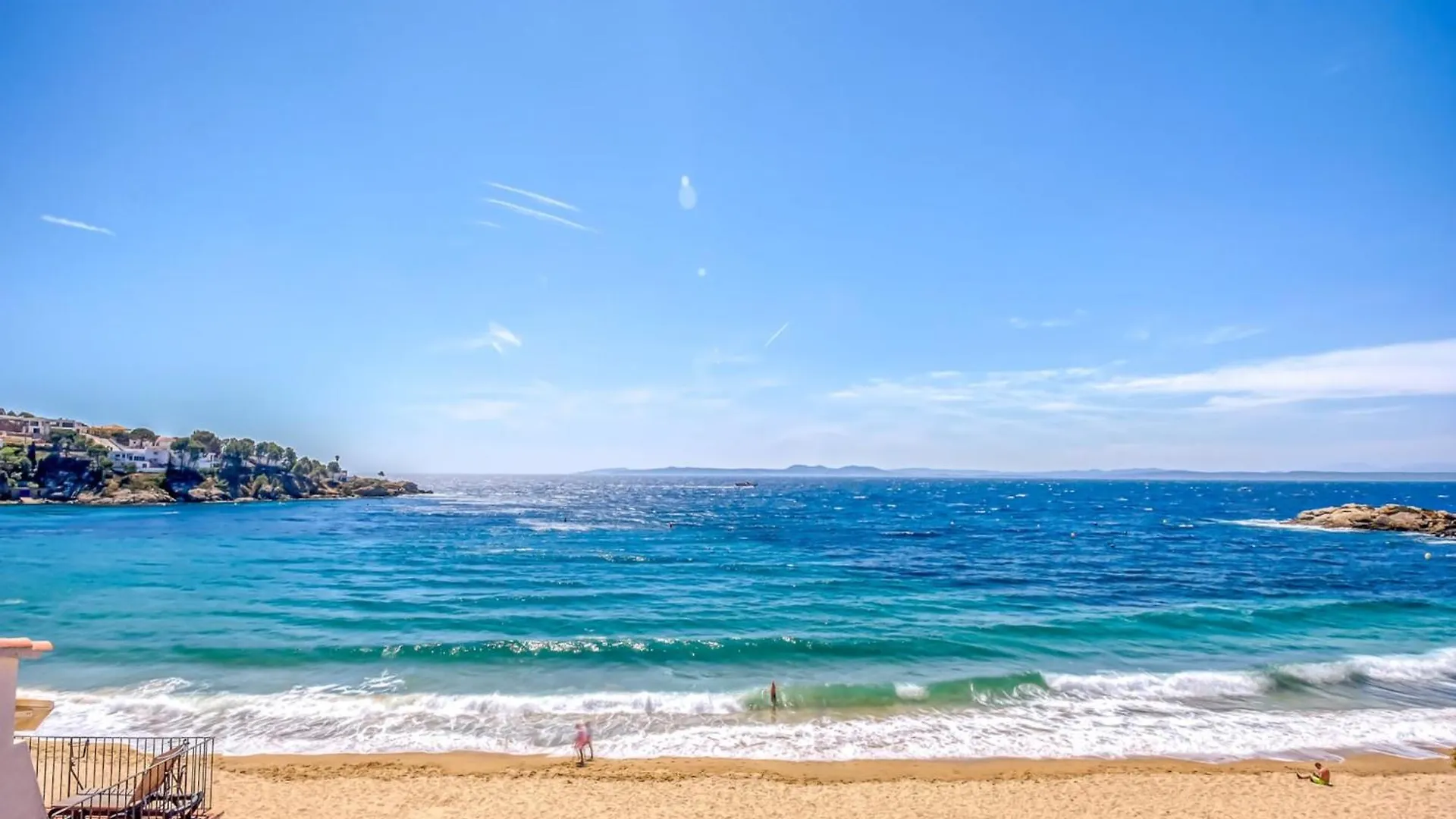Apartment With View Montjoi