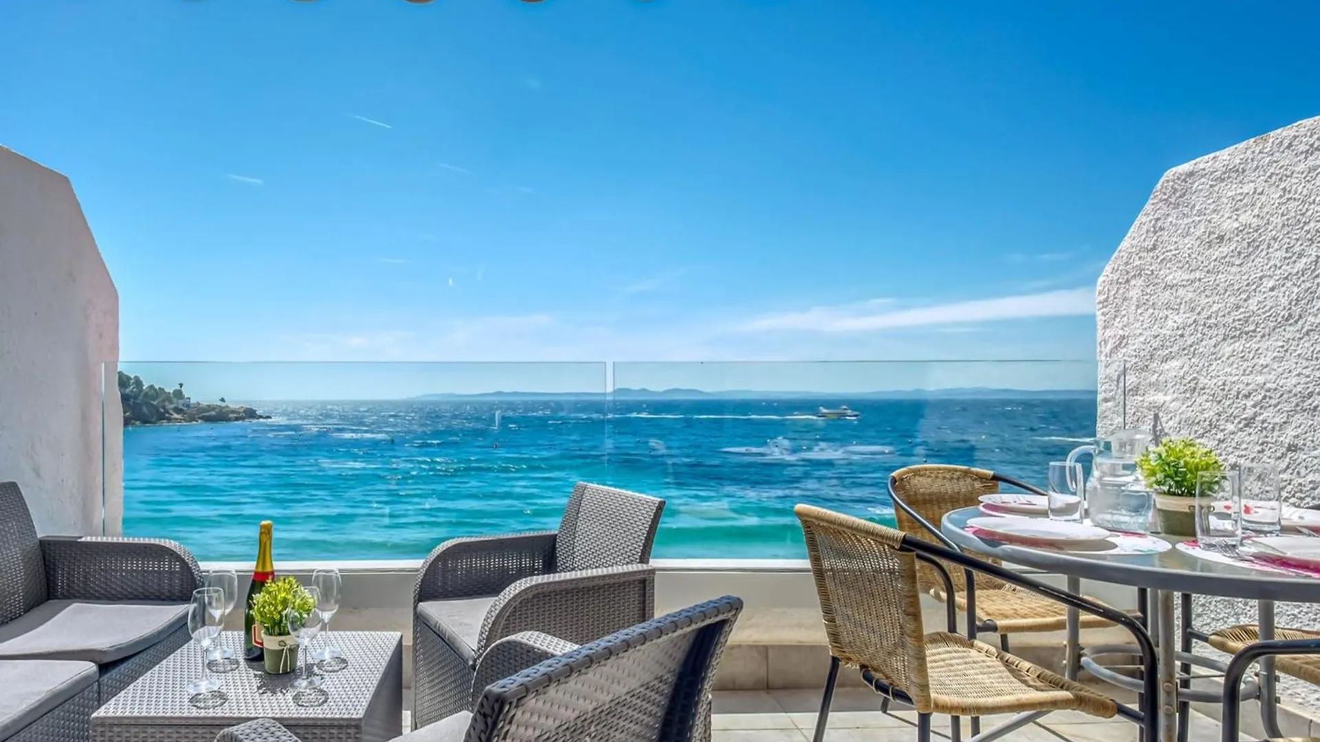 Apartment With View Montjoi