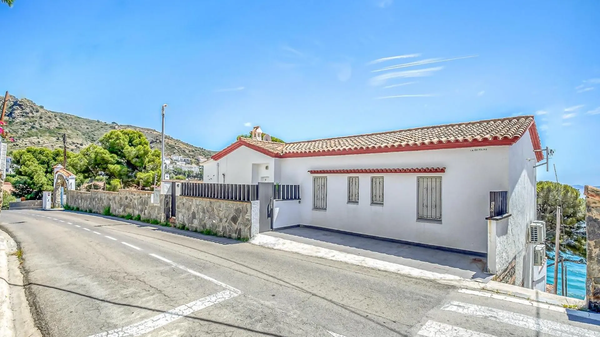 Apartment With View Montjoi 0*,  Spagna