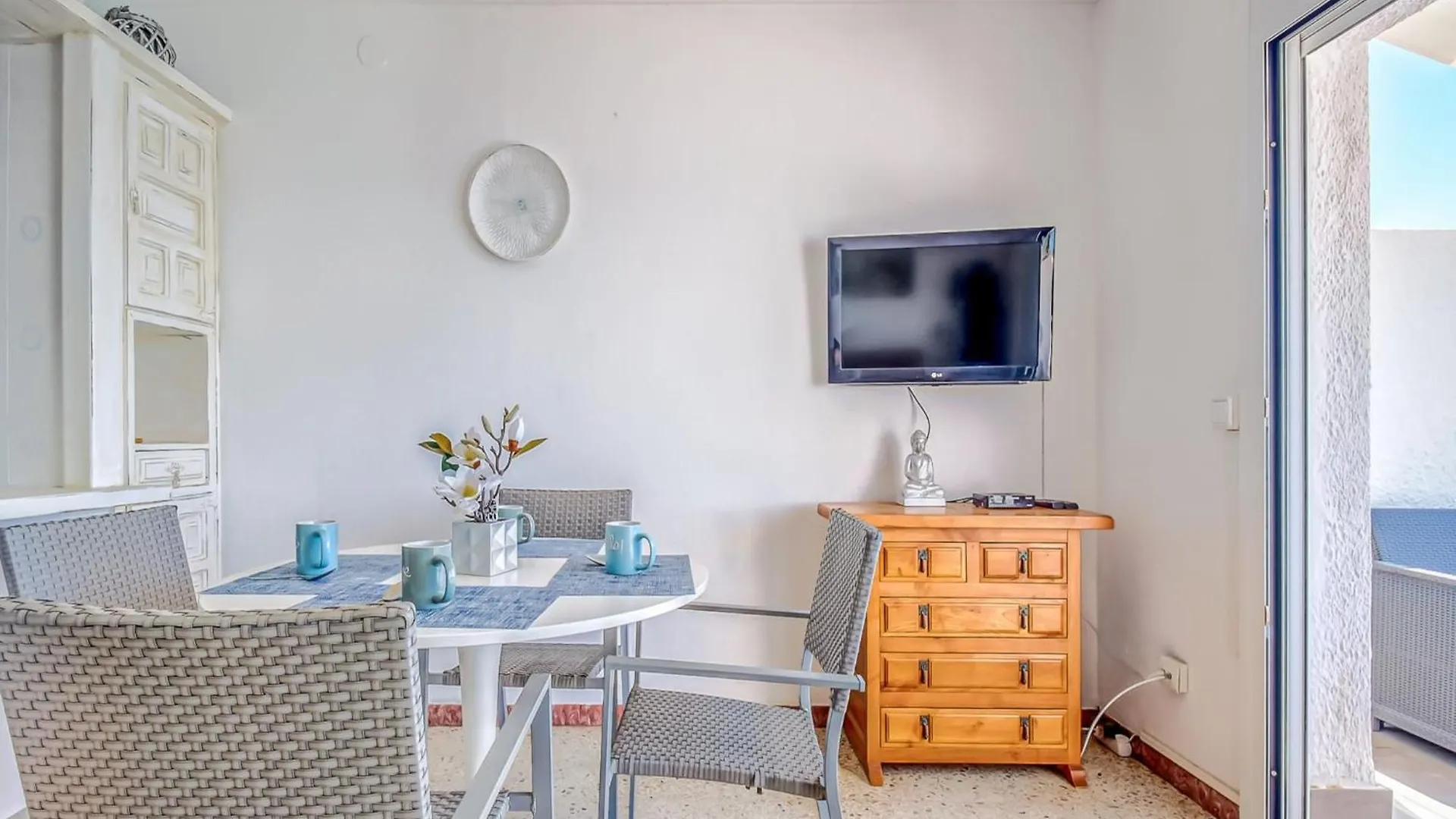 Apartment With View Montjoi
