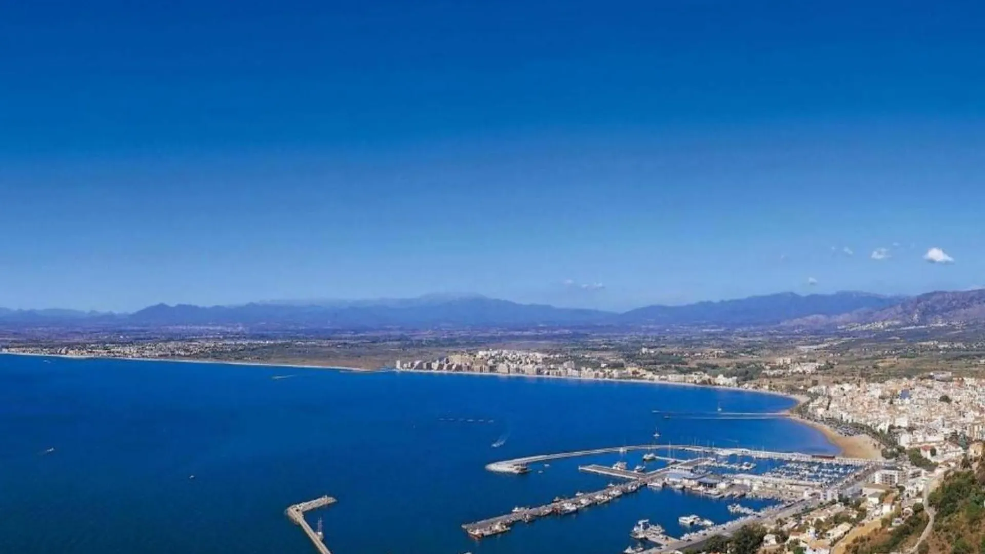 Apartment With View Montjoi