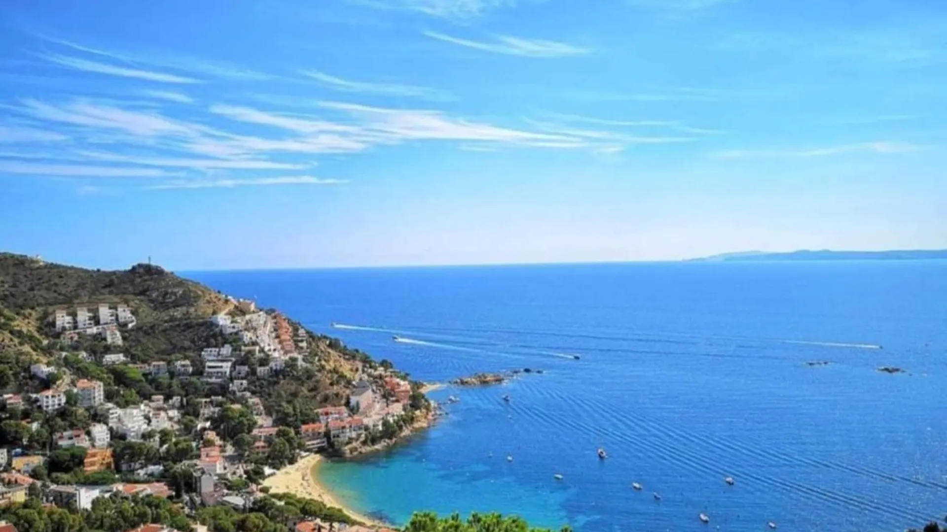 Apartment With View Montjoi